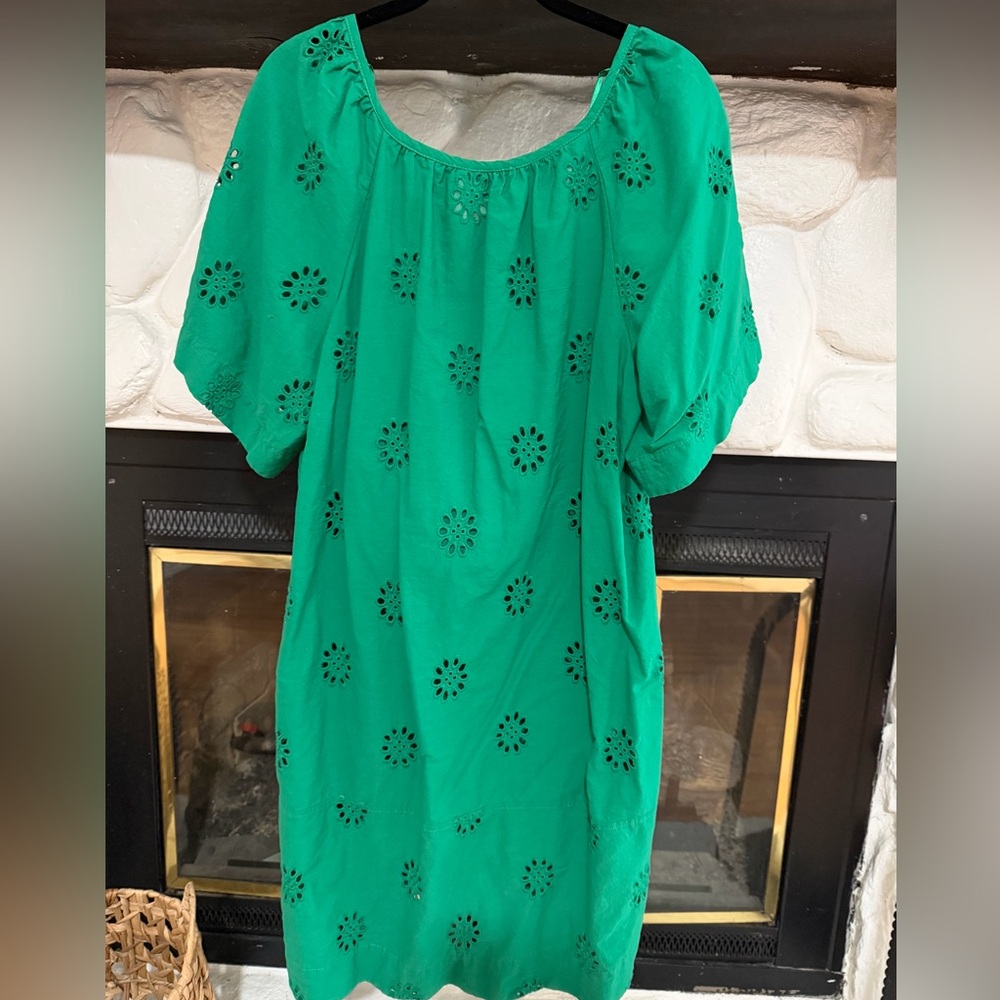 Chic Green Eyelet Midi Dress - Picture 4 of 4